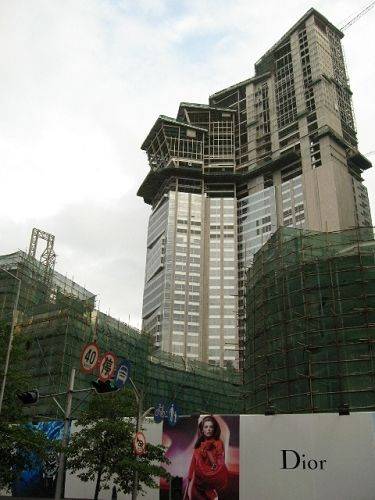 华润楼盘一套房标价一亿 年薪百万仅够买厕所