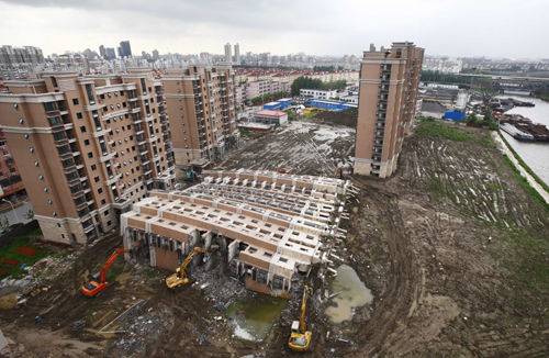 上海倒楼清理工作遭购房者阻挠被迫停止 图 