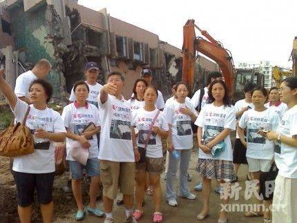 上海倒楼清理工作遭购房者阻挠被迫停止 图 