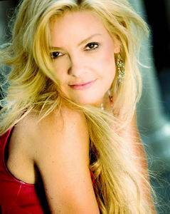 另类美女60万美元卖房 并且免费 搭售 自己