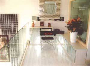 冒死偷拍 张咪与男友在豪宅里的开放生活 组图 