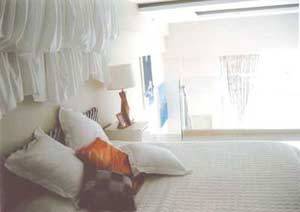 冒死偷拍 张咪与男友在豪宅里的开放生活 组图 