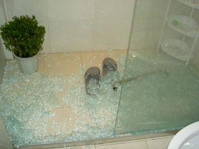 武汉 康利达 淋浴房竟然自己爆炸