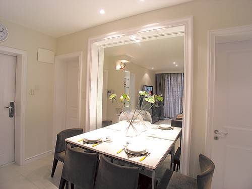 设计挑战房型缺陷 客厅 挖 出一个餐厅