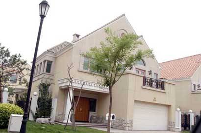 微笑出镜十年 王小丫病休后入住豪宅曝光