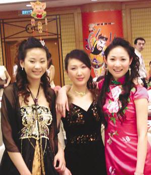 售楼小姐高薪背后的无奈,资讯网址:www.028f.com/nei/news16_16685.html 售楼小姐高薪背后的无奈