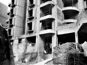 全国首例 开发商逃跑 业主自救盘活烂尾楼