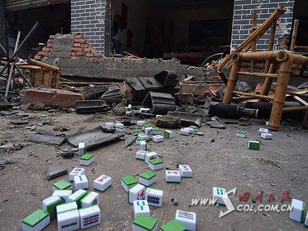 图文 成都发生商铺屋檐垮塌事故 死10人伤24人