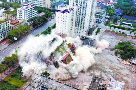 成都成百大厦昨闷声告别 新商圈形成迈出第一岁 图 