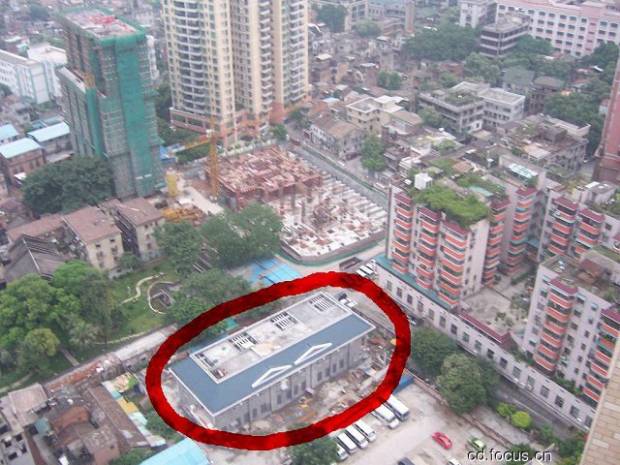 恐怖广州 居民区中的变电站