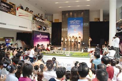 卓锦城清凉上演亚洲小姐比赛