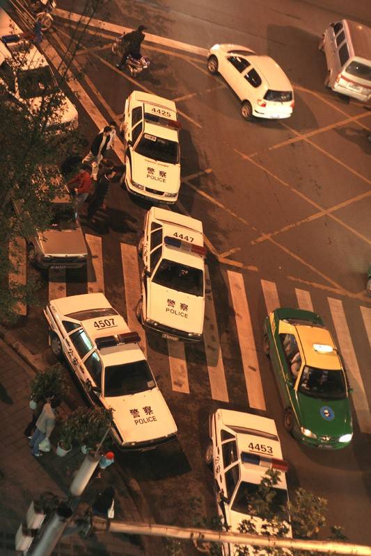 特别报道 成都华联金店遭抢劫 劫匪开枪伤及路人 图 