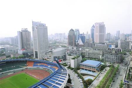 狭路血拼 成都市中心楼盘多 撞衫 