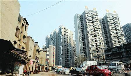 左停右行 成都限价房徘徊 十字路口 