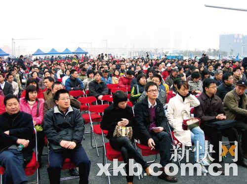 全国首个限价房正式开售 700人签约百余套被弃,资讯网址:www.028f.com/nei/news7_17298.html 全国首个限价房正式开售 700人签约百余套被弃