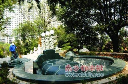 开发商花100多万在小区内为父母建豪华陵墓 图 