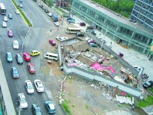  最牛钉子户 占道3年追踪 房管局下拆迁裁决