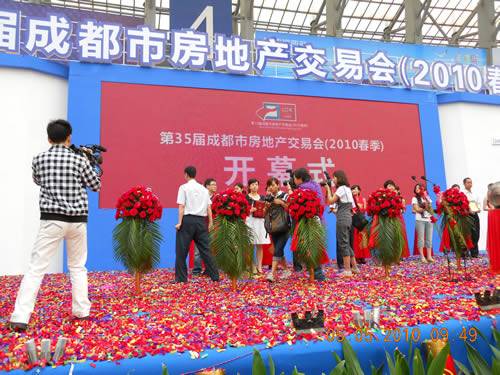 走 今天到新会展逛房交会