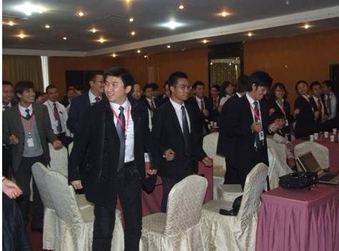 感恩的力量 满堂红月度业务大会隆重召开