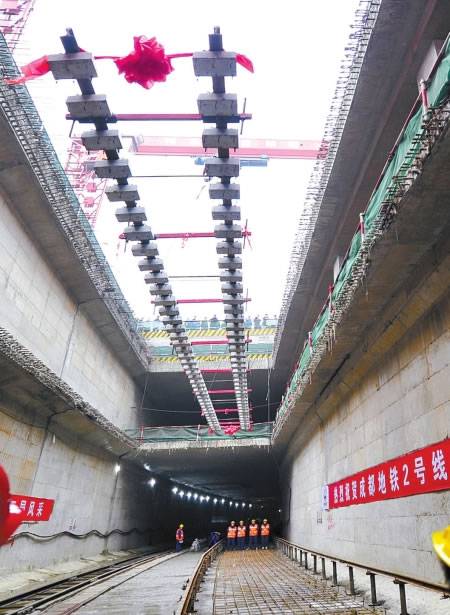 地铁2号线铺轨 今年开建4条线路