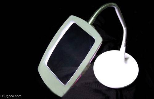 造型有些怪异 带放大镜功能的LED台灯流行市