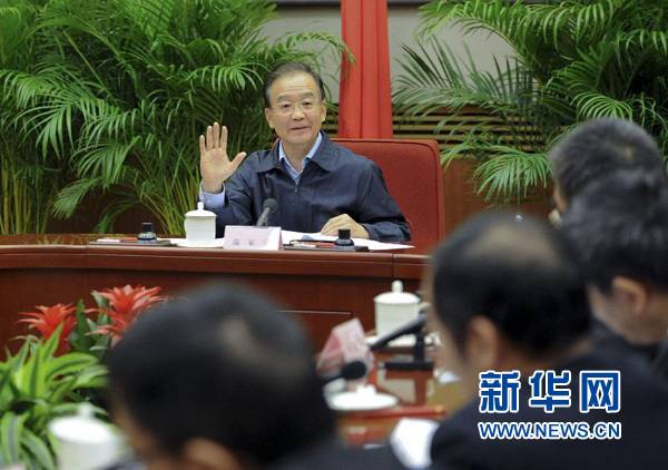 温家宝总理主持召开经济形势座谈会纪实