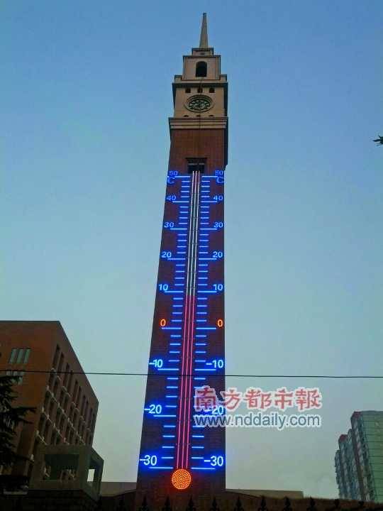 石家庄出现巨型LED温度计 能真实指示温度
