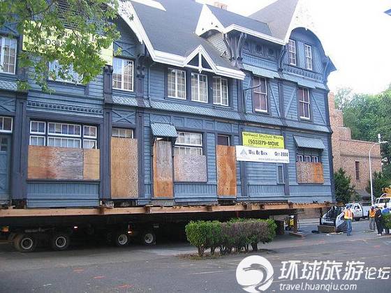 雷人 美国人搬家竟是搬房子