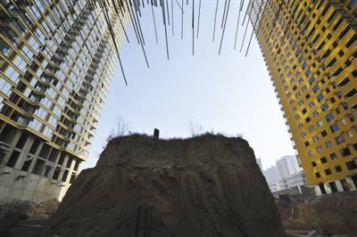 太原 最牛钉子坟 坟主否认拿百万迁坟费