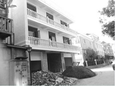 武汉17栋违建别墅被举报 投诉人不现身