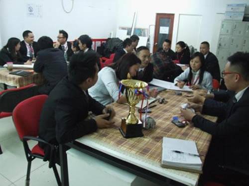 满堂红区长大会顺利举行