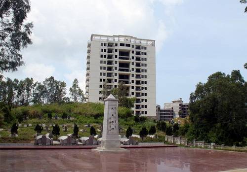 网曝三亚房地产与烈士陵园抢山头 开发商称合法