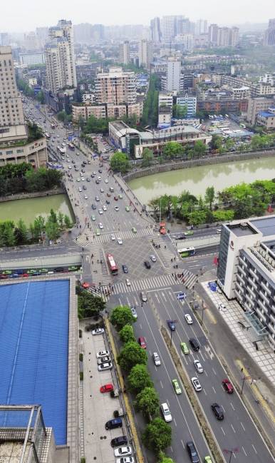 致民路口 前锋路将封闭一年半,资讯网址:www.028f.com/nei/news7_67161.html 致民路口 前锋路将封闭一年半