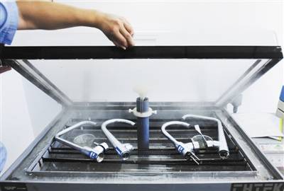 北京市消协 水龙头内隔夜水或致 铅中毒 