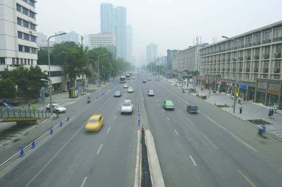 蜀都大道东段南侧主辅道通车