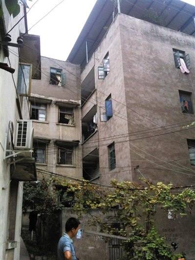 周克华抢劫55万不买房 女友仍住出租屋