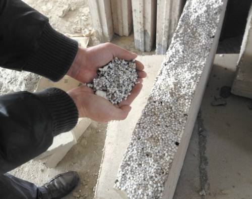 武汉一商品房用泡沫板做墙 开发商称环保节能