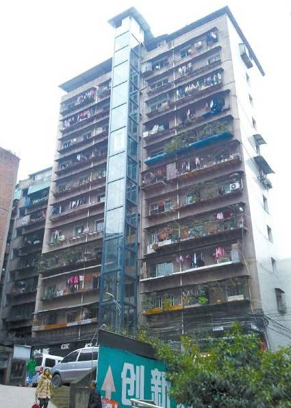 洋盘 业主自费45万元装观光电梯