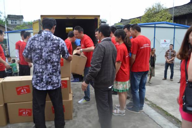 满堂红天全灾区慈善行