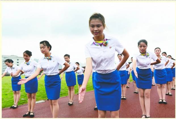 成都新二环快速公交司乘人员亮相