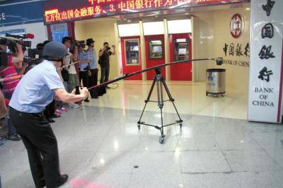 成都地铁安保升级 液体物品都要过安检