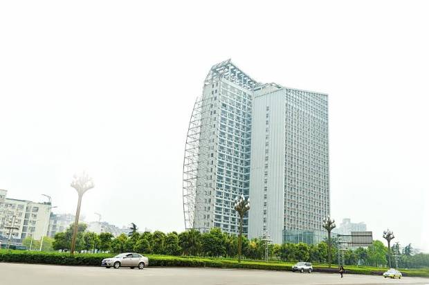 宜宾 最美烂尾楼 将做酒店 主体结构改造中