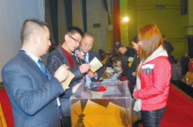 两轮顺序抽取保证公平 阆中300困难户分到廉租房