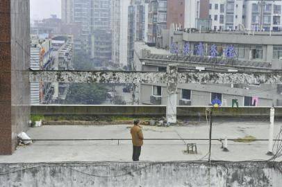 楼顶搭建两次遭拆 市民 对质 规划局,资讯网址:www.028f.com/nei/news7_100276.html 楼顶搭建两次遭拆 市民 对质 规划局