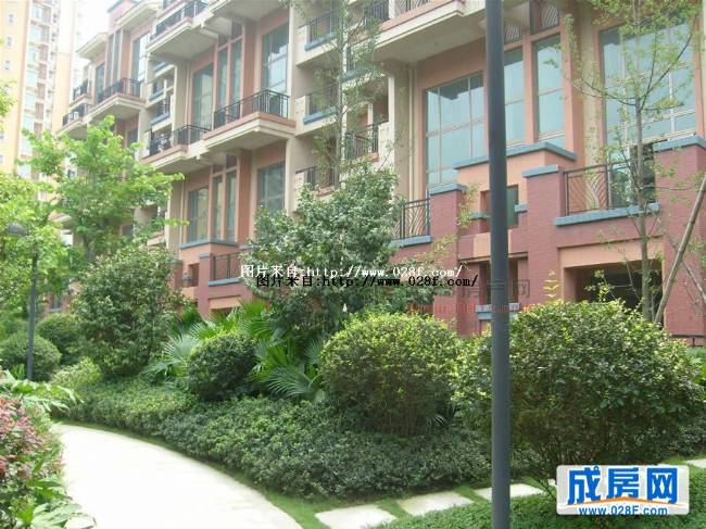 东骏湖景湾小区环境,点击放大