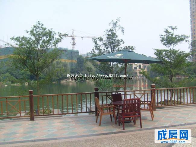 东骏湖景湾小区环境,点击放大