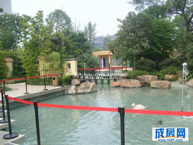 东骏湖景湾小区环境,点击放大