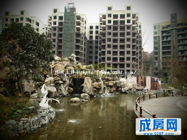 凯斯顿华府三期小区环境,点击放大