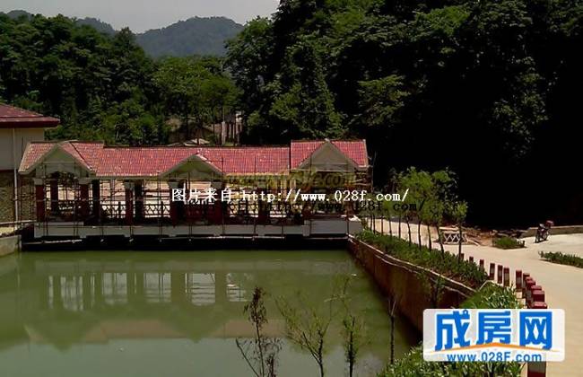 青城花语墅小区环境,点击放大