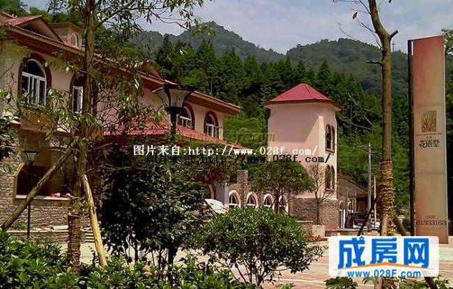 青城花语墅小区环境,点击放大